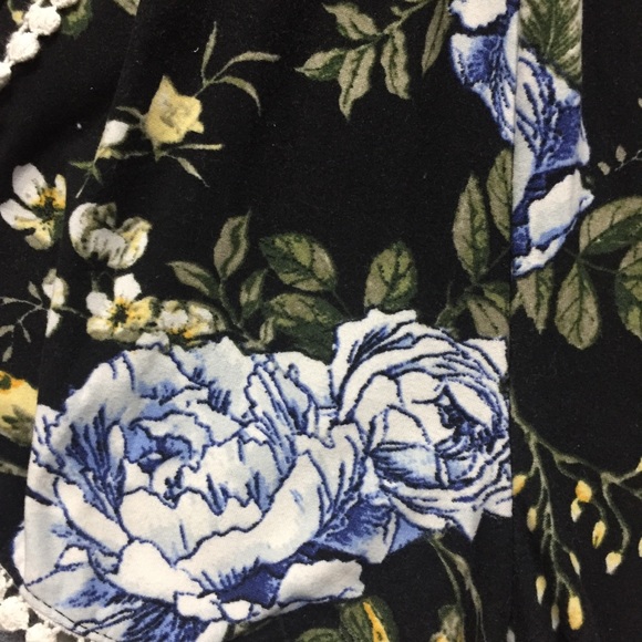 Ardene Loose Summer Shorts - Picture 3 of 4